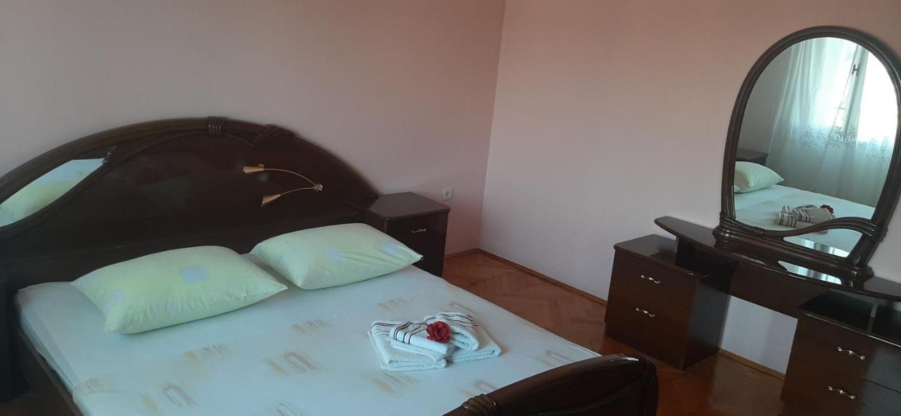 Vana Apartment *